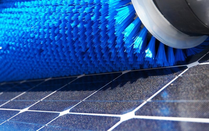 photo d'un outil permetant de nettoyer des panneaux solaires